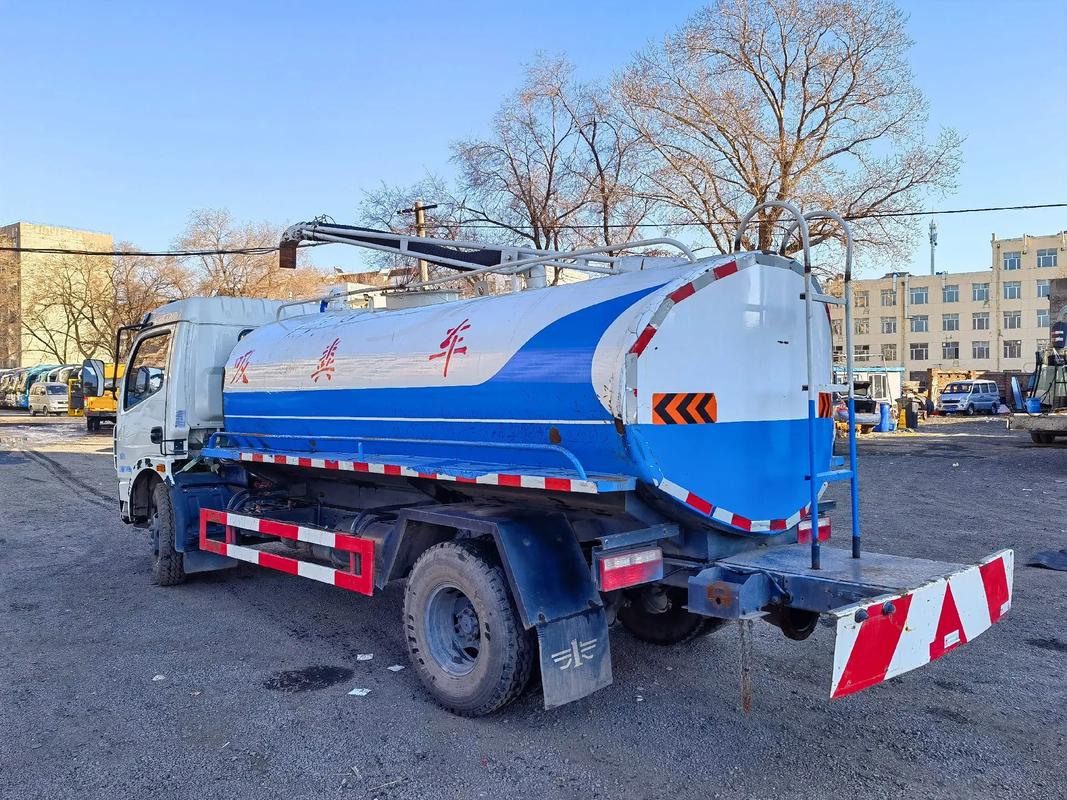 解析2014年中型三座吸糞車 規(guī)格、用途與市場(chǎng)價(jià)值